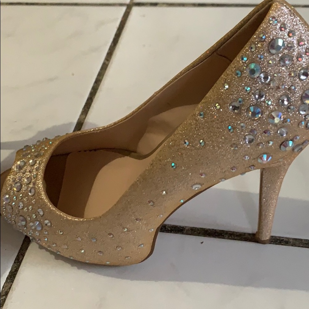 Shoes - Picture 2 of 6